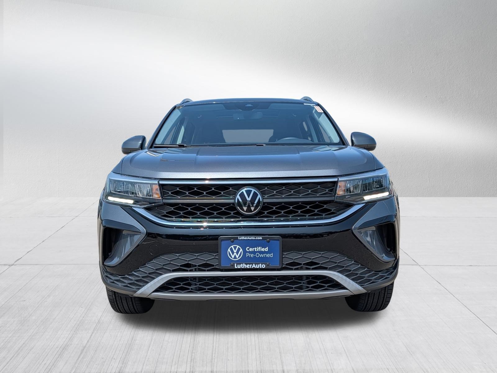 Used 2023 Volkswagen Taos SE w/ Panoramic Sunroof Package AWD/4WD image 2