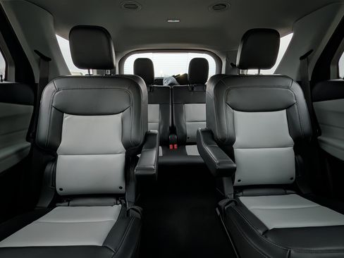 Used 2023 Ford Explorer XLT w/ Equipment Group 202A image 26