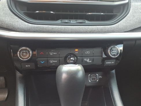 Used 2024 Jeep Compass Latitude AWD/4WD image 19