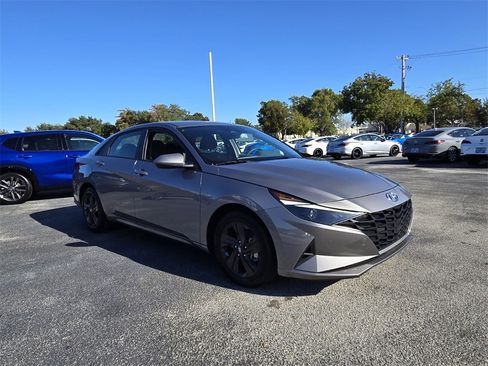 Certified 2022 Hyundai Elantra SEL image 9