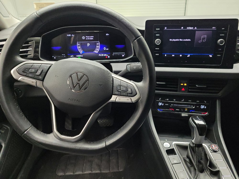 Used 2025 Volkswagen Jetta SE FWD image 22