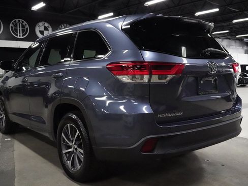 Used 2018 Toyota Highlander XLE FWD image 3