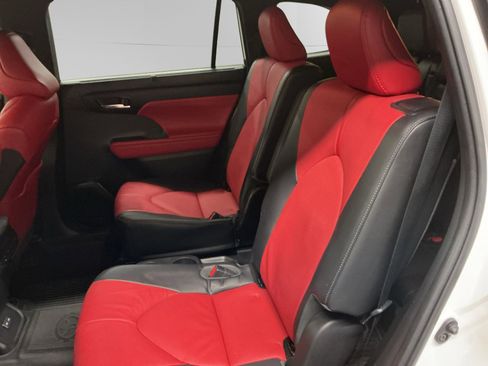 Used 2023 Toyota Highlander XSE image 13