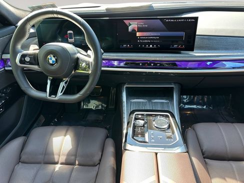 Used 2025 BMW 740i xDrive AWD/4WD image 10