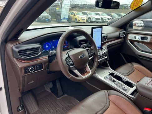 Used 2023 Ford Explorer King Ranch w/ Technology Package image 18