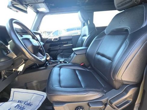 Used 2025 Ford Bronco Badlands w/ Sasquatch Package AWD/4WD image 4