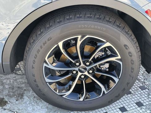 New 2026 Lincoln Nautilus Premier image 9