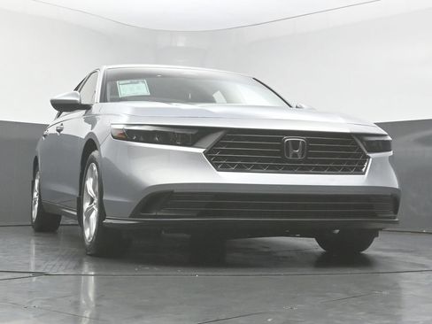 Used 2025 Honda Accord LX image 43