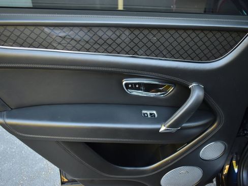Used 2020 Bentley Bentayga Design Series image 53