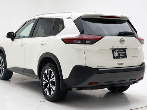Used 2023 Nissan Rogue SV w/ SV Premium B Package image 6