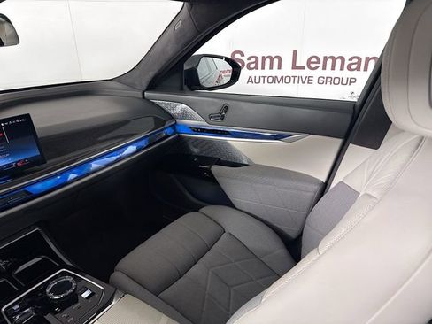Used 2023 BMW 760i xDrive image 25