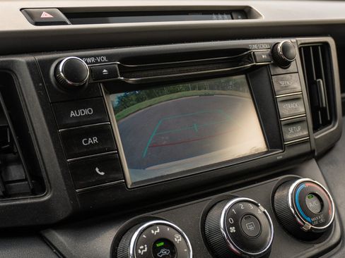 Used 2018 Toyota RAV4 LE w/ All Weather Liner Package FWD image 24