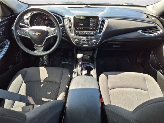 Used 2025 Chevrolet Malibu RS FWD image 17