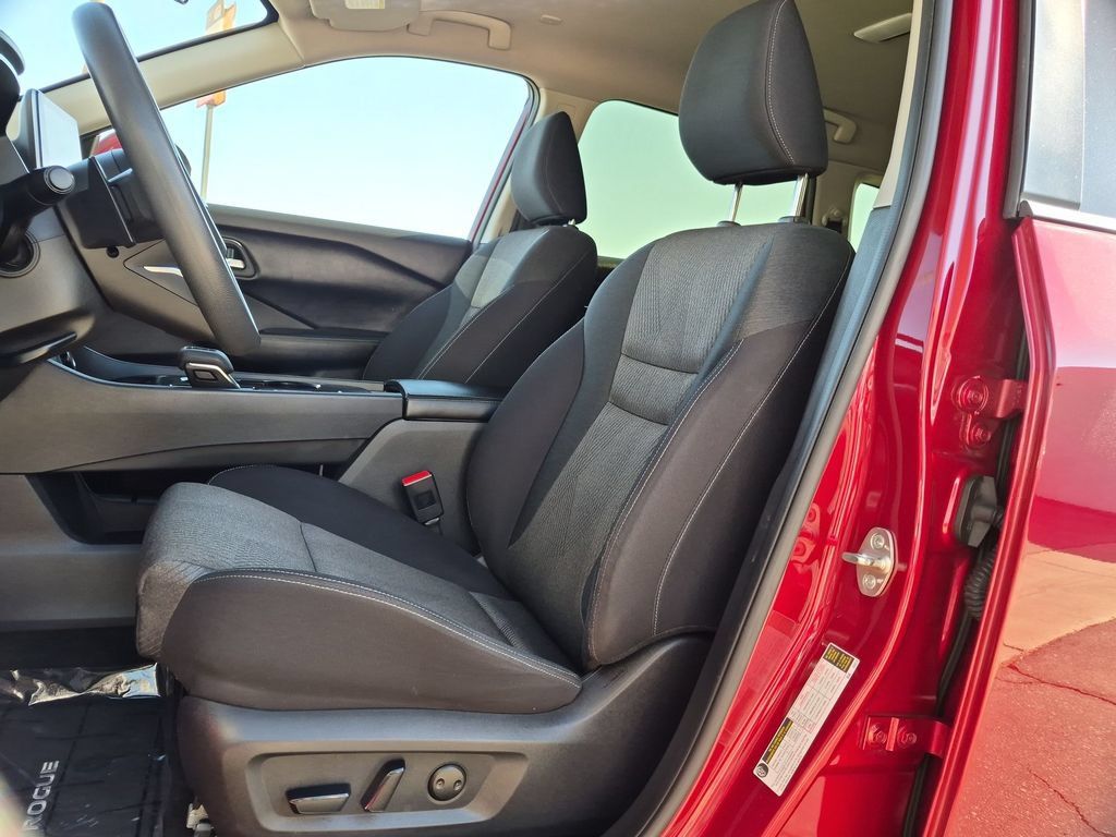 Used 2024 Nissan Rogue SV FWD image 13