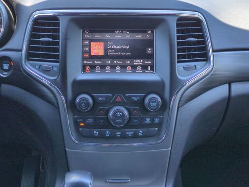 Used 2021 Jeep Grand Cherokee Laredo w/ Security & Convenience Group AWD/4WD image 21