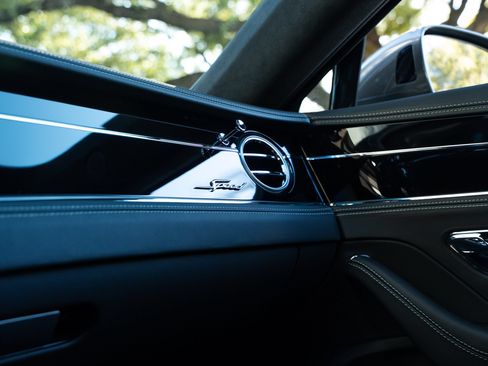 Used 2025 Bentley Flying Spur Plug-In Hybrid AWD/4WD image 31