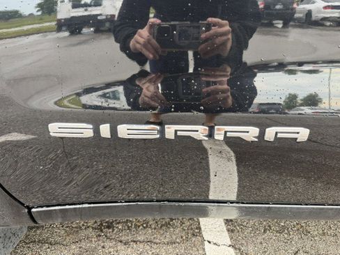 Used 2021 GMC Sierra 1500 4x4 Crew Cab w/ Sierra Value Package image 18