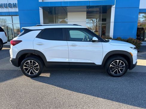 Used 2024 Chevrolet TrailBlazer LT image 3