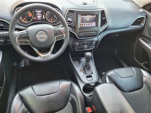 Certified 2019 Jeep Cherokee Latitude Plus w/ Comfort/Convenience Group image 9