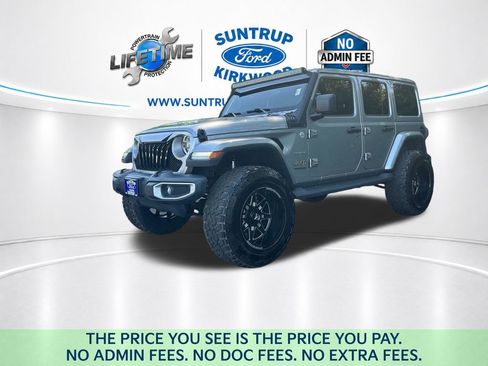 Used 2020 Jeep Wrangler Unlimited Sahara w/ LED Lighting Group AWD/4WD image 1