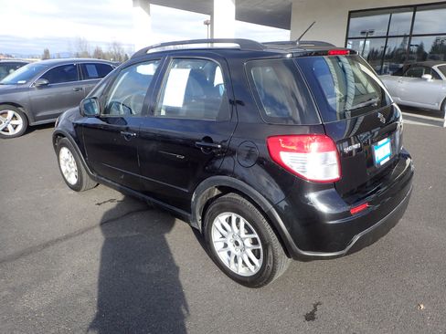 Used 2012 Suzuki SX4 AWD Hatchback image 3