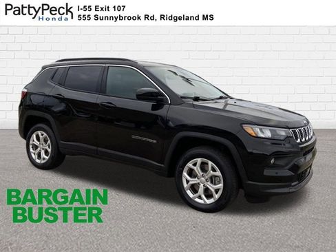 Used 2024 Jeep Compass Latitude image 1