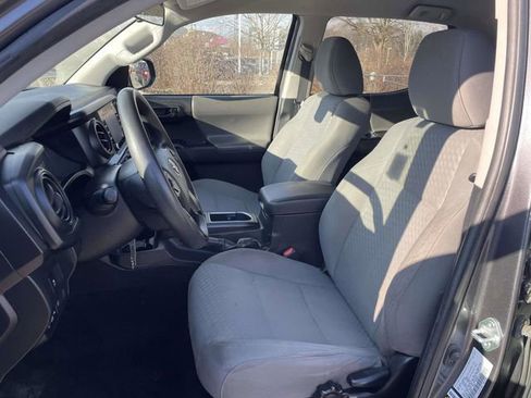 Used 2022 Toyota Tacoma SR w/ SR Convenience Package image 19