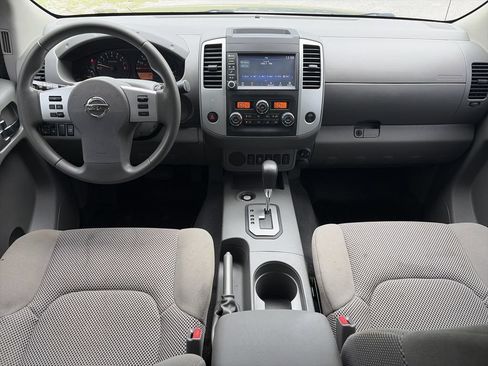 Used 2020 Nissan Frontier SV RWD image 2