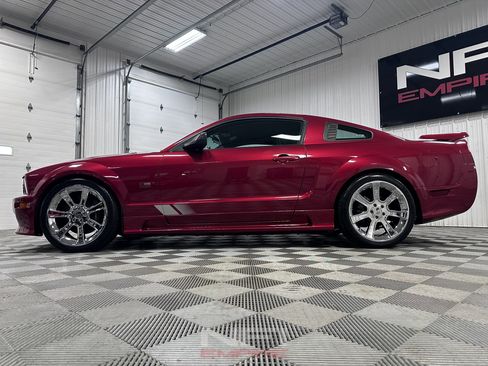 Used 2006 Ford Mustang GT Premium image 11