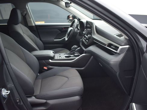 Used 2023 Toyota Highlander L FWD image 10