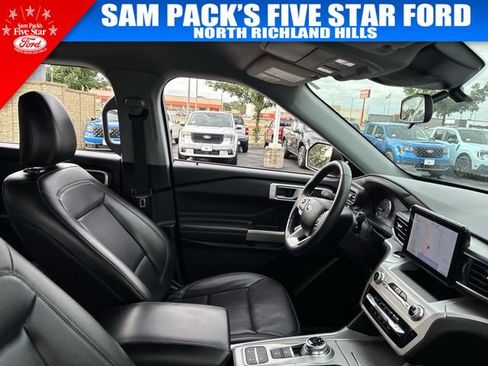 Used 2022 Ford Explorer XLT w/ Equipment Group 202A RWD image 18