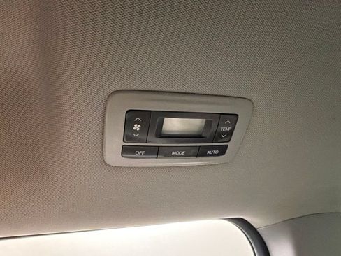 Used 2020 Toyota Sienna XLE Premium FWD image 35