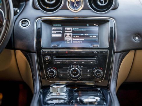 Used 2012 Jaguar XJ image 40
