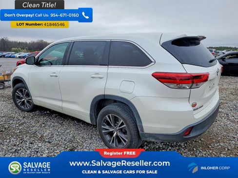 Used 2018 Toyota Highlander LE FWD image 3
