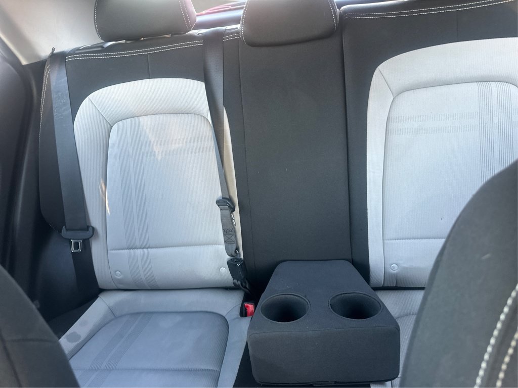 Used 2022 Hyundai Venue SEL FWD image 24