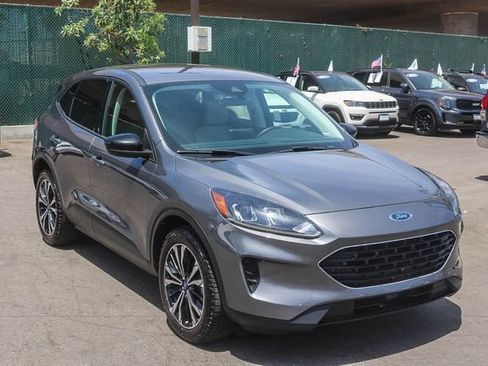 Used 2022 Ford Escape SE w/ SE Sport Appearance Package AWD/4WD image 3