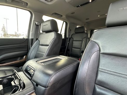Used 2019 GMC Yukon Denali w/ Denali Ultimate Package AWD/4WD image 12