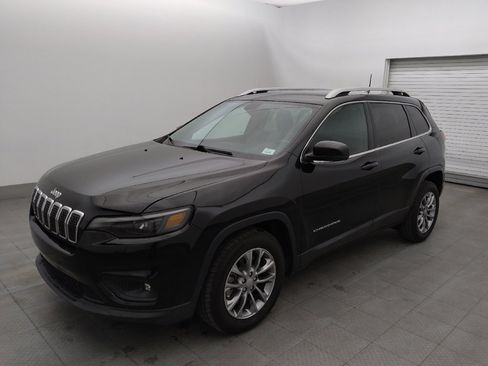 Used 2019 Jeep Cherokee Latitude Plus w/ Comfort/Convenience Group FWD image 2