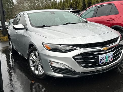 Used 2020 Chevrolet Malibu LT image 2