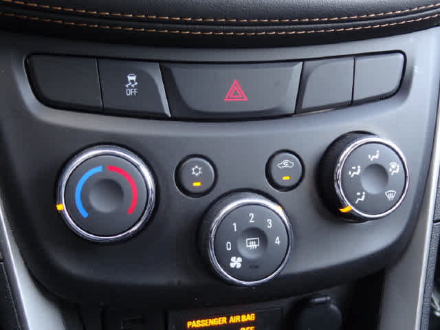 Used 2022 Chevrolet Trax LT w/ Sport Edition AWD/4WD image 22