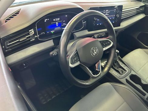 Used 2025 Volkswagen Jetta SE FWD image 12