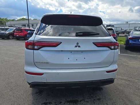Used 2023 Mitsubishi Outlander ES AWD/4WD image 6