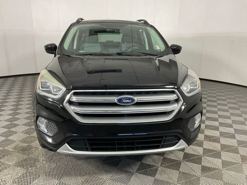 Used 2017 Ford Escape SE w/ Equipment Group 201A image 2