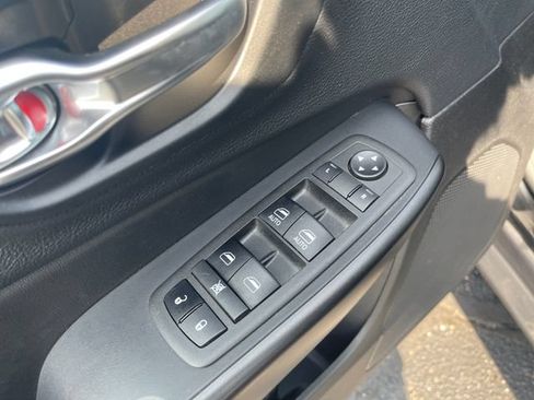Used 2022 Jeep Cherokee Trailhawk w/ Comfort/Convenience Group AWD/4WD image 13