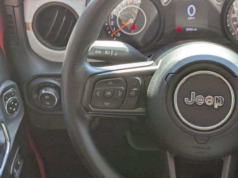 Used 2025 Jeep Gladiator Sport image 22