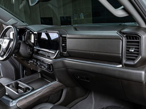 Used 2025 Chevrolet Silverado 2500 LTZ w/ LTZ Plus Package image 17