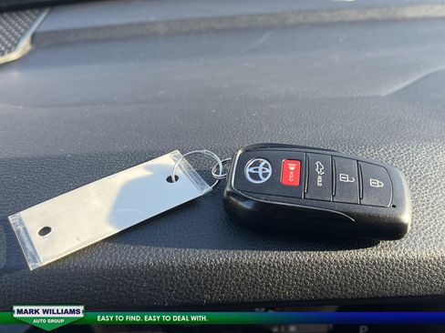 Used 2025 Toyota Tundra Limited image 35