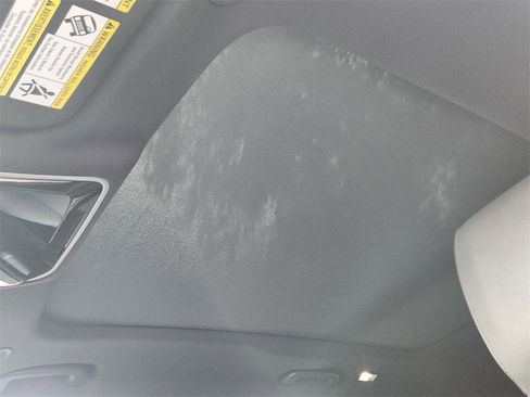 Used 2025 Land Rover Range Rover Velar Dynamic SE image 17