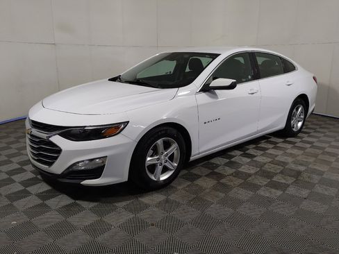 Used 2023 Chevrolet Malibu LT FWD image 2