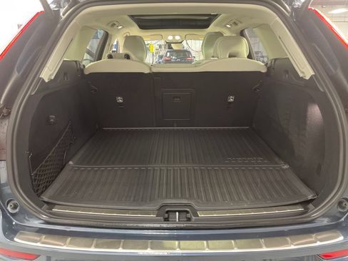 Certified 2025 Volvo XC60 T8 Plus w/ Protection Package Premier AWD/4WD image 28